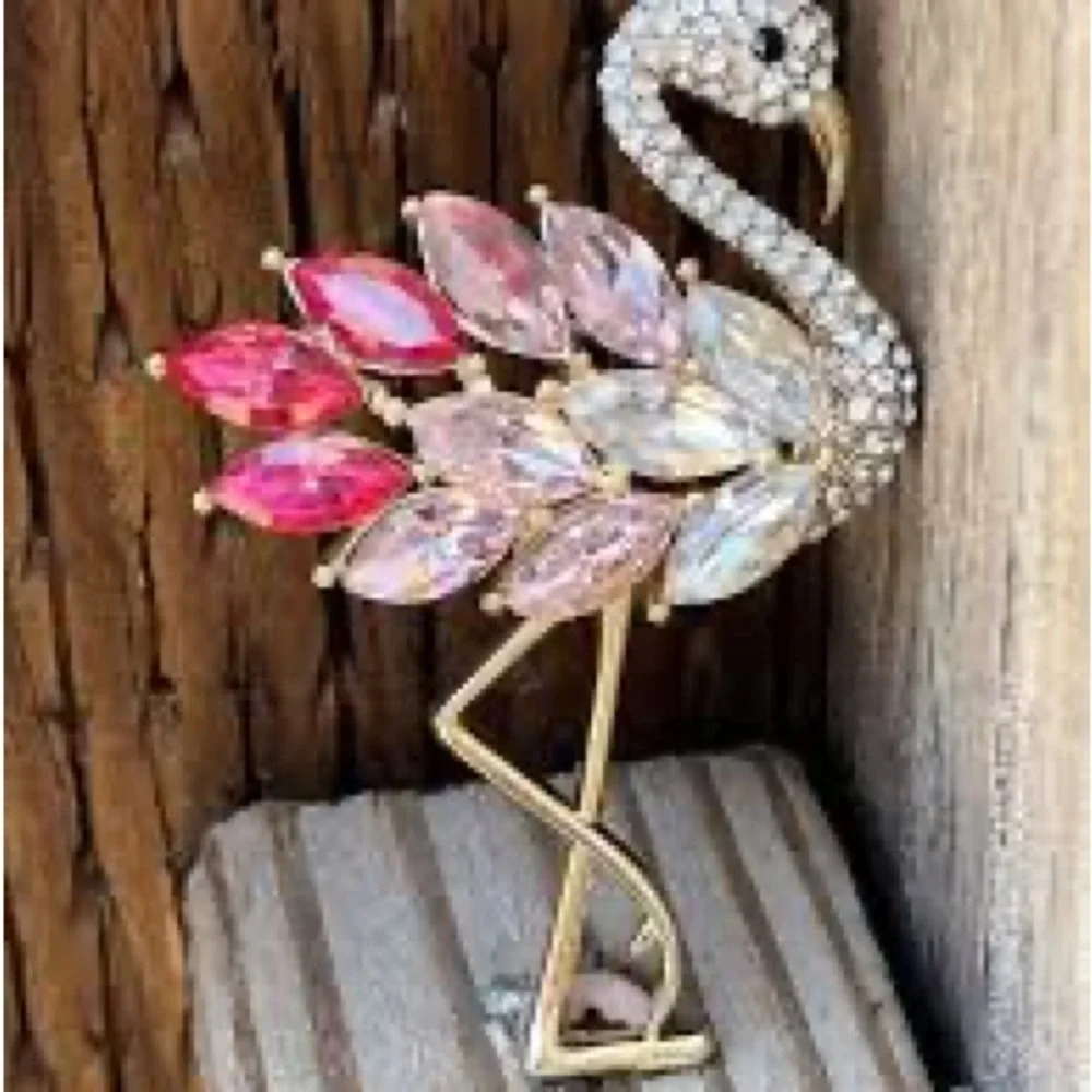 Elegant Flamingo Brooch with Pink and Gold Accents